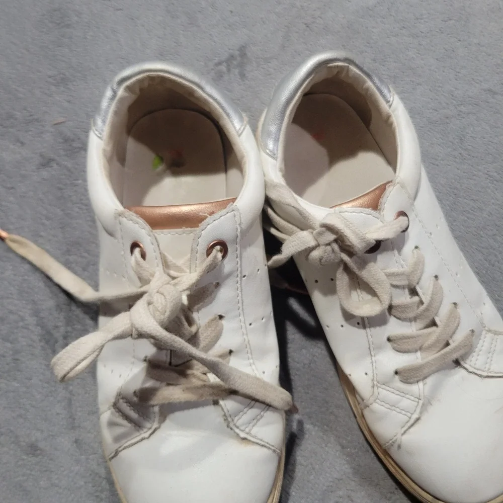 Generic Sneakers Kids Size 4 White Silver Rose Gold AZ832 Low Top Lace Up Sporty